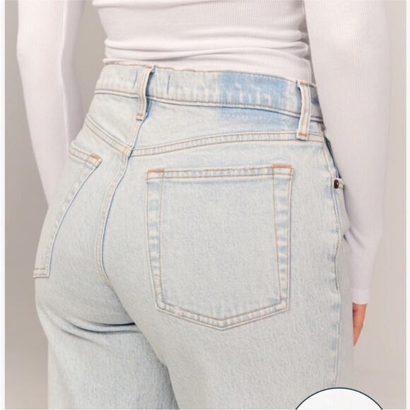 Abercrombie & Fitch Mid Rise The Straight Light Wash Denim Blue Jeans NWT 37 24 - Picture 2 of 7